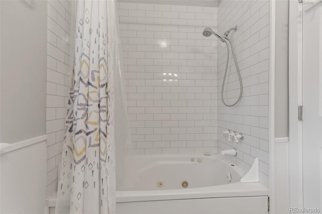 bathroom with shower / tub combo