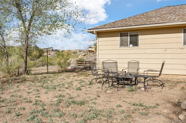 view of yard featuring a fire pit