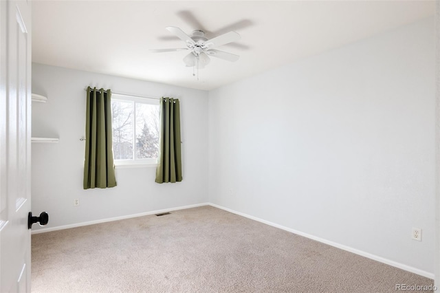 unfurnished room with carpet flooring and ceiling fan