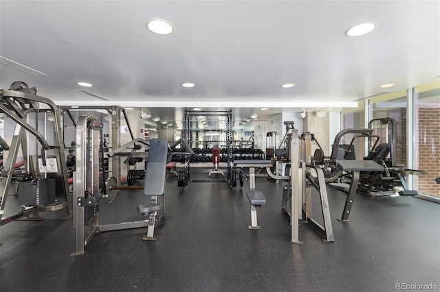 exercise room featuring recessed lighting