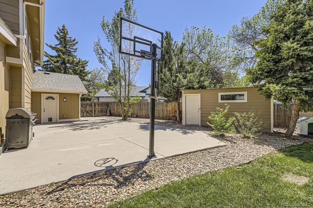 1973 S Pitkin St, Aurora, CO 80013 - view of patio / terrace with area for grilling, fence, and an outbuilding