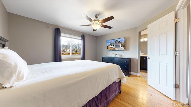 bedroom featuring light wood-style floors, baseboards, and a ceiling fan