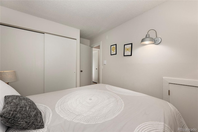62 County Road 838 Unit 21-4, Fraser, CO 80442 - bedroom with a closet and a textured ceiling