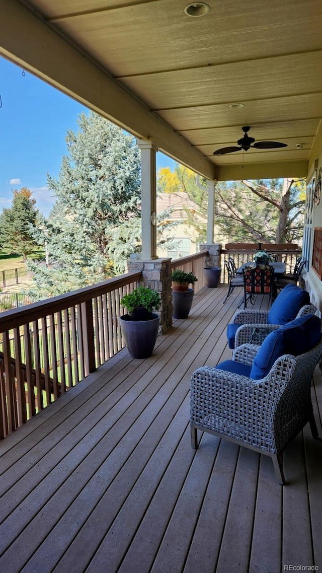 deck with ceiling fan