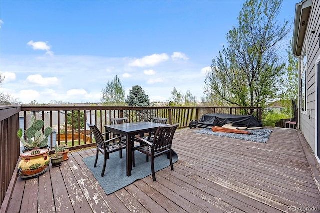 deck with outdoor dining space