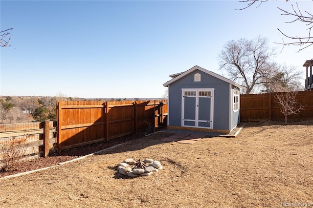 view of yard featuring a storage unit