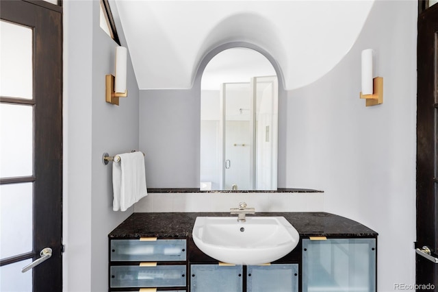 bathroom featuring a sink