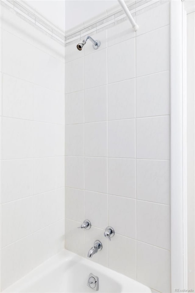 bathroom with shower / washtub combination