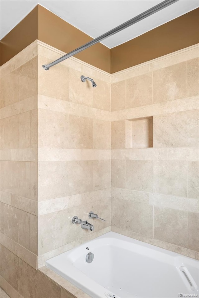 full bath with tiled shower / bath combo
