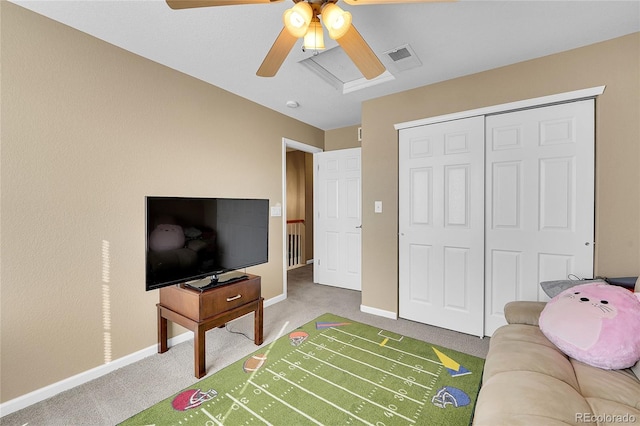 carpeted living room featuring ceiling fan