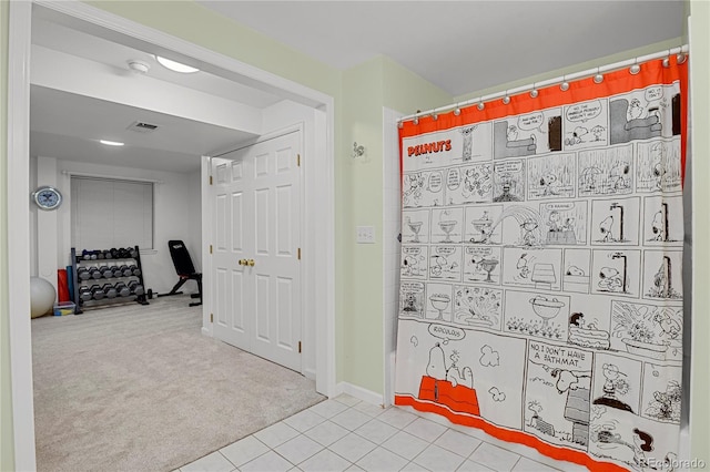 9665 Whitecliff Pl, Highlands Ranch, CO 80129 - interior space with light carpet, light tile patterned floors, and baseboards