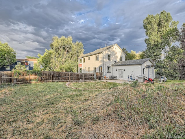 view of yard with a patio