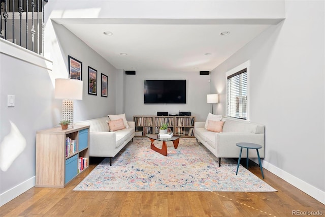 living area featuring recessed lighting, wood finished floors, and baseboards