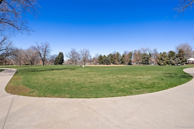 view of property's community featuring a yard