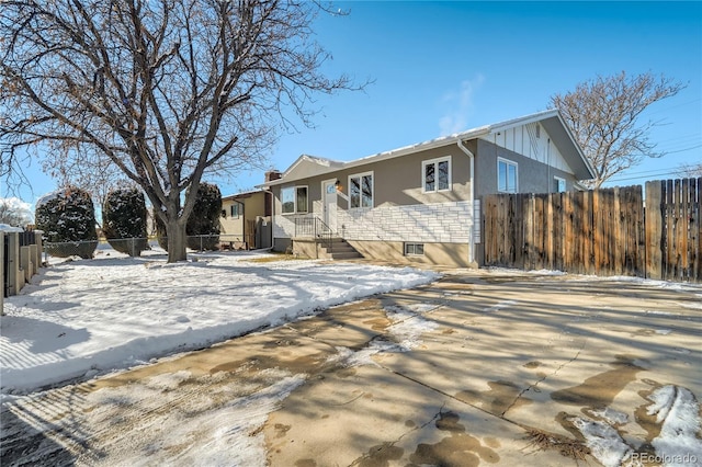 view of front of property featuring fence and stucco siding