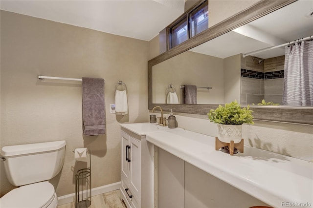 full bathroom featuring curtained shower, baseboards, vanity, and toilet