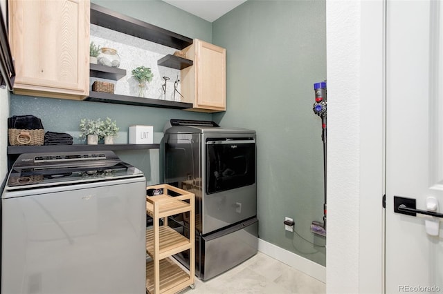 7029 Sagerock St, Castle Pines, CO 80108 - washroom featuring cabinet space, washing machine and clothes dryer, and baseboards