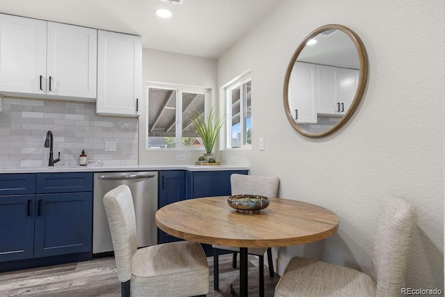 dining area featuring sink and light wood-type flooring