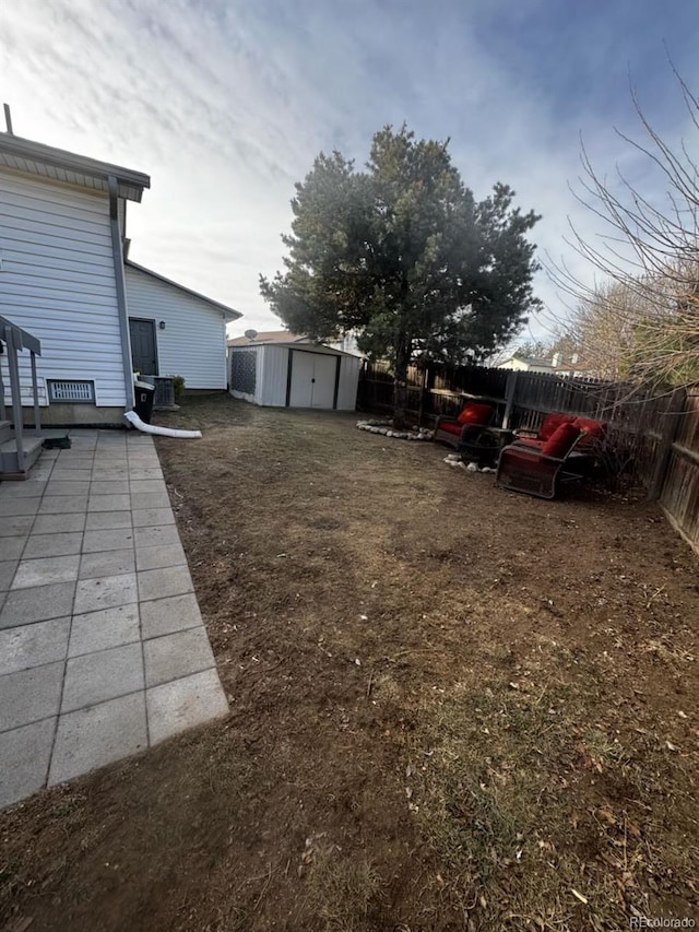 view of yard with a shed