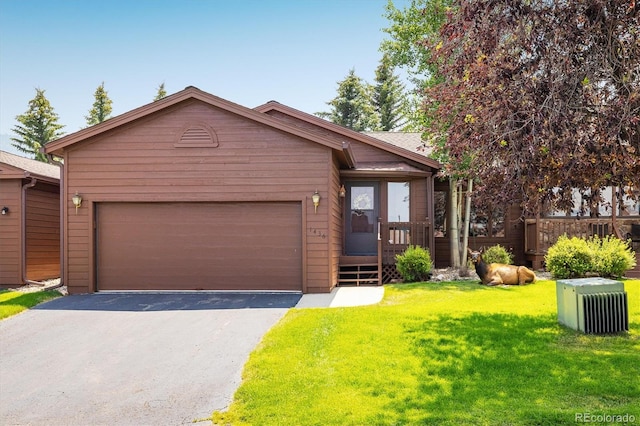 view of front of home featuring a front yard