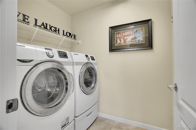 clothes washing area with laundry area, baseboards, and independent washer and dryer