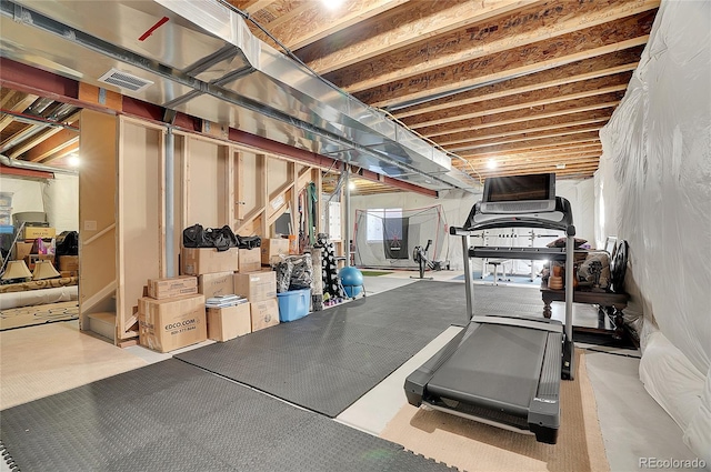 exercise room featuring visible vents and carpet floors