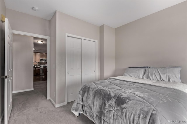 bedroom featuring baseboards, a closet, and carpet