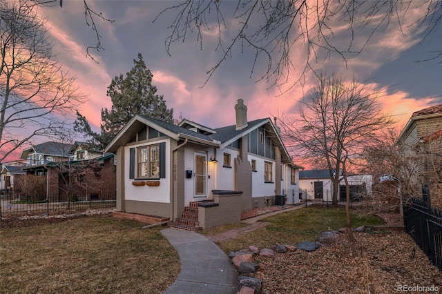 view of front of house featuring a yard