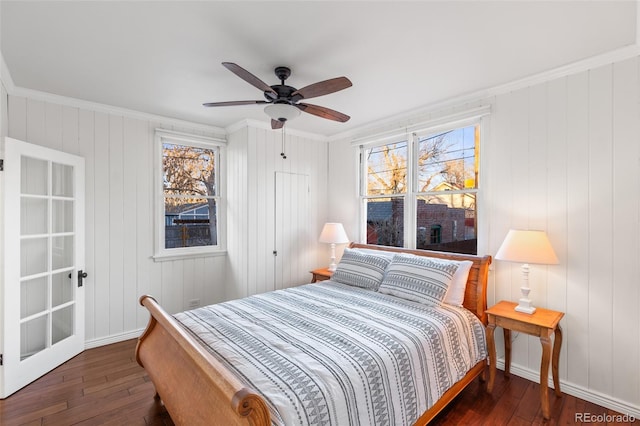 bedroom featuring crown molding, dark hardwood / wood-style floors, and ceiling fan