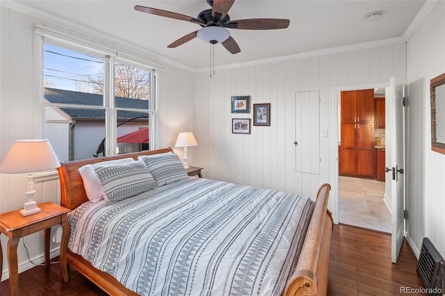 bedroom featuring crown molding, hardwood / wood-style flooring, and ceiling fan