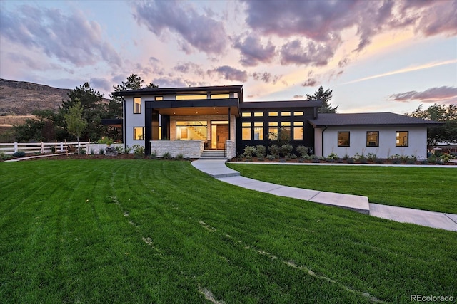 view of front facade with a yard