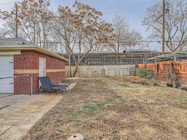 view of yard with a patio area