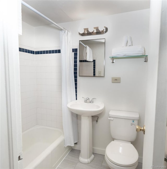85 N Grant St Unit 27, Denver, CO 80203 - bathroom featuring shower / tub combo and tile patterned flooring