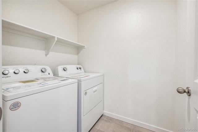27684 E Byers Ave, Aurora, CO 80018 - laundry area featuring independent washer and dryer and baseboards