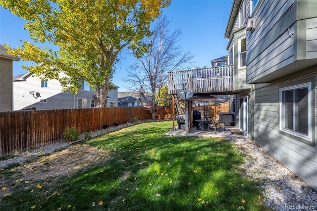 view of yard with a patio