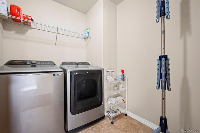 washroom featuring washing machine and clothes dryer