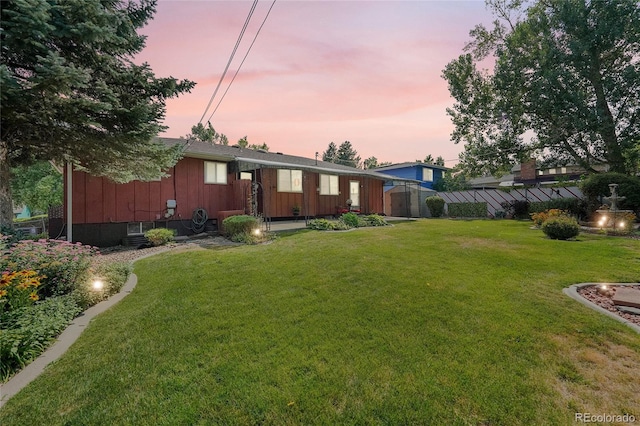 view of yard at dusk