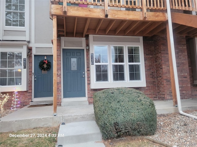 entrance to property featuring a balcony