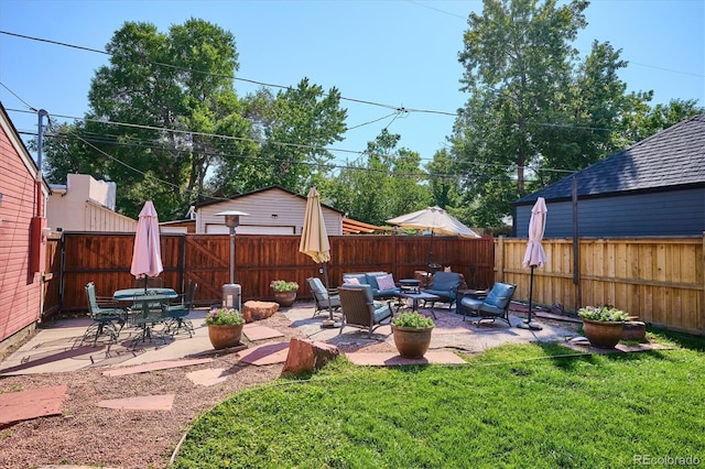 view of yard featuring a patio area