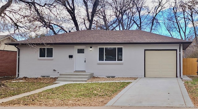 single story home with a front lawn