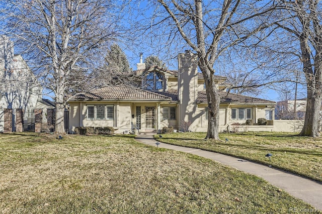 view of front facade featuring a front lawn