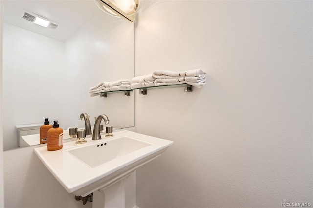 2 Elm St, Denver, CO 80220 - view of bathroom