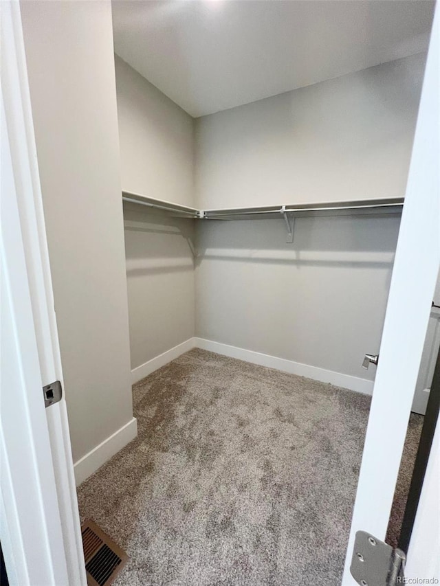 walk in closet featuring carpet flooring and visible vents