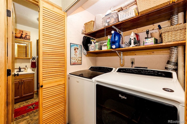 laundry room with tile patterned floors and washer and dryer