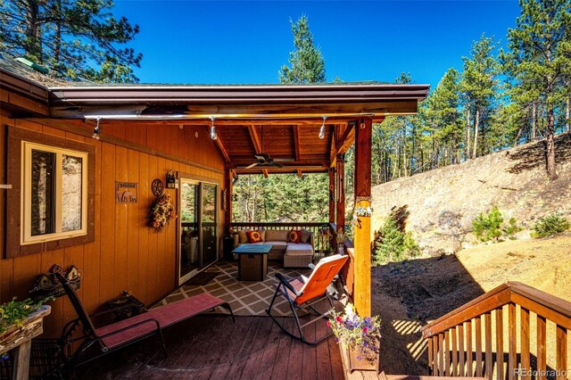 deck with ceiling fan