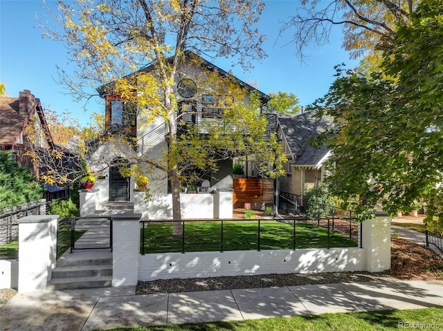 view of front of house with a fenced front yard