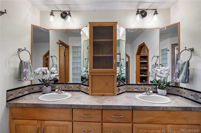 4515 Red Rock Dr, Larkspur, CO 80118 - full bath featuring double vanity