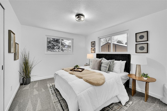 bedroom featuring carpet floors and a textured ceiling