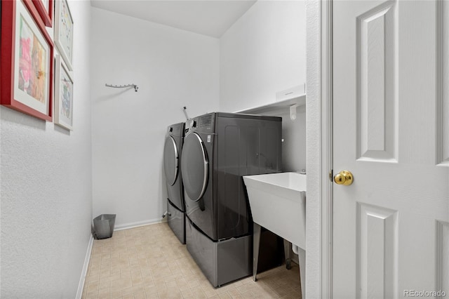 laundry room with sink and washing machine and dryer