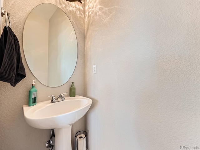 9363 Amison Cir Unit 106, Parker, CO 80134 - bathroom with a textured wall